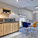 شقة Zloty Horyzont Vip - Glowny Budynek - Z Basenem, Silownia, Grota Solna, Bawialnia I Restauracja By Royal Aparts *