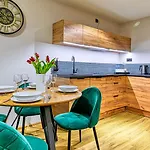 شقة Zloty Horyzont Vip - Glowny Budynek - Z Basenem, Silownia, Grota Solna, Bawialnia I Restauracja By Royal Aparts *