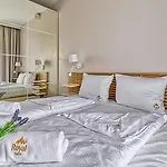 شقة Zloty Horyzont Vip - Glowny Budynek - Z Basenem, Silownia, Grota Solna, Bawialnia I Restauracja By Royal Aparts شكلارسكا بوريبا