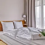 Zloty Horyzont Vip - Glowny Budynek - Z Basenem, Silownia, Grota Solna, Bawialnia I Restauracja By Royal Aparts
