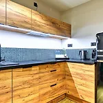 Zloty Horyzont Vip - Glowny Budynek - Z Basenem, Silownia, Grota Solna, Bawialnia I Restauracja By Royal Aparts شكلارسكا بوريبا