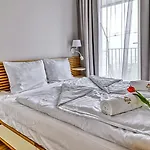Złoty Horyzont Vip - Główny Budynek - Z Basenem, Siłownią, Grotą Solną, Bawialnią I Restauracją By Royal Aparts *