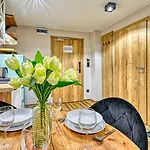 Zloty Horyzont Vip - Glowny Budynek - Z Basenem, Silownia, Grota Solna, Bawialnia I Restauracja By Royal Aparts شقة *