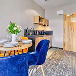 Zloty Horyzont Vip - Glowny Budynek - Z Basenem, Silownia, Grota Solna, Bawialnia I Restauracja By Royal Aparts شقة شكلارسكا بوريبا