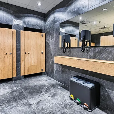Apartament Złoty Horyzont Vip - Główny Budynek - Z Basenem, Siłownią, Grotą Solną, Bawialnią I Restauracją By Royal Aparts
