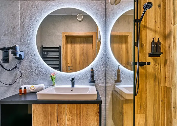 Zloty Horyzont Vip - Glowny Budynek - Z Basenem, Silownia, Grota Solna, Bawialnia I Restauracja By Royal Aparts Apartment *