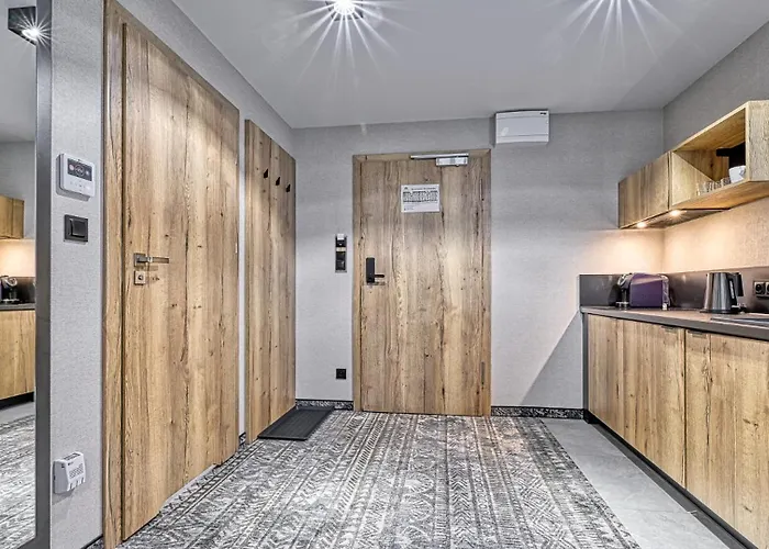 Apartment Zloty Horyzont Vip - Glowny Budynek - Z Basenem, Silownia, Grota Solna, Bawialnia I Restauracja By Royal Aparts Schreiberhau