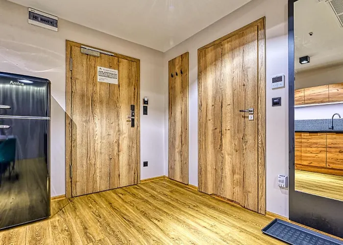 Zloty Horyzont Vip - Glowny Budynek - Z Basenem, Silownia, Grota Solna, Bawialnia I Restauracja By Royal Aparts Schreiberhau