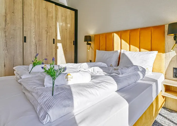 Zloty Horyzont Vip - Glowny Budynek - Z Basenem, Silownia, Grota Solna, Bawialnia I Restauracja By Royal Aparts